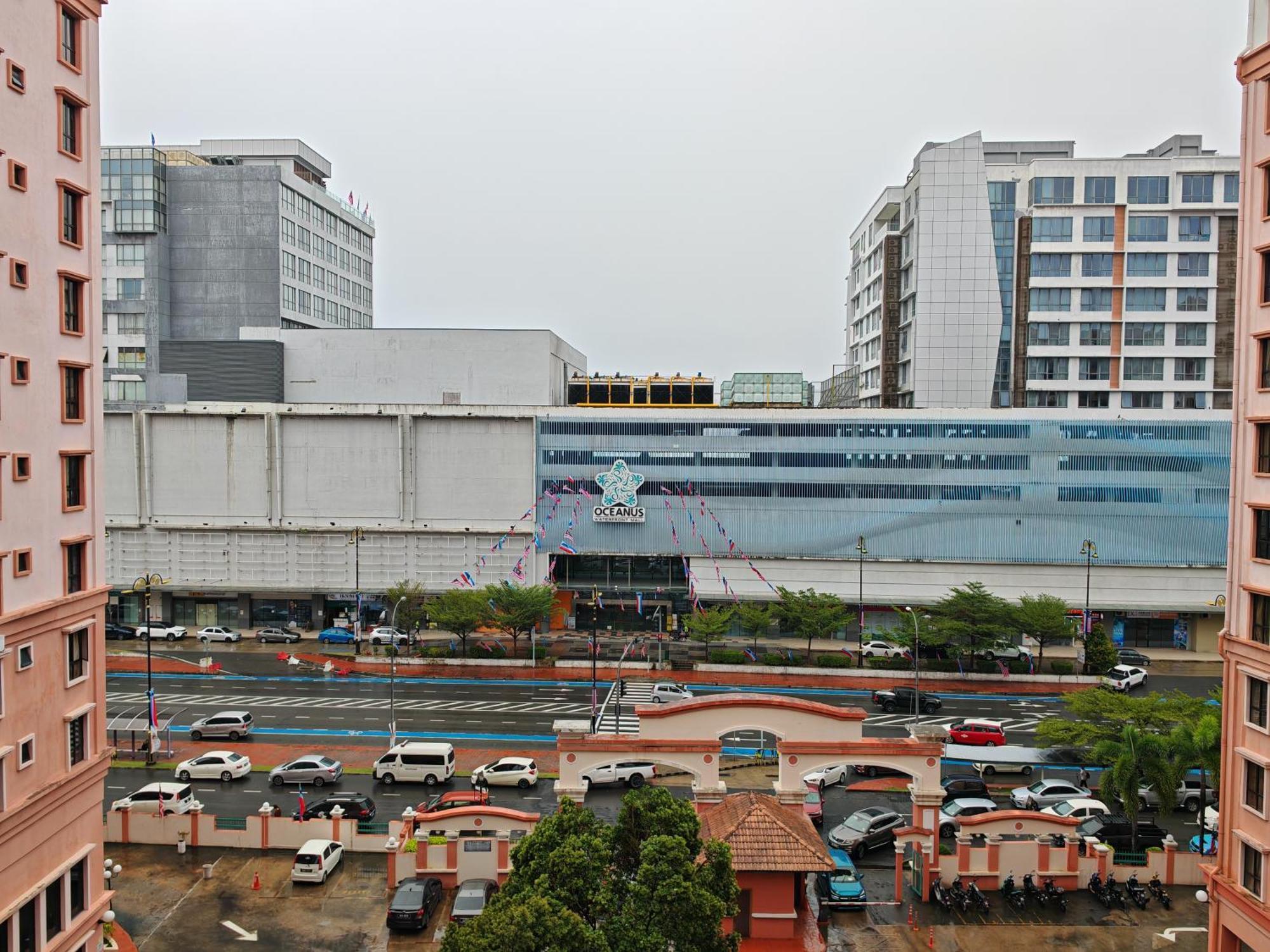 Marina Court By Kc *